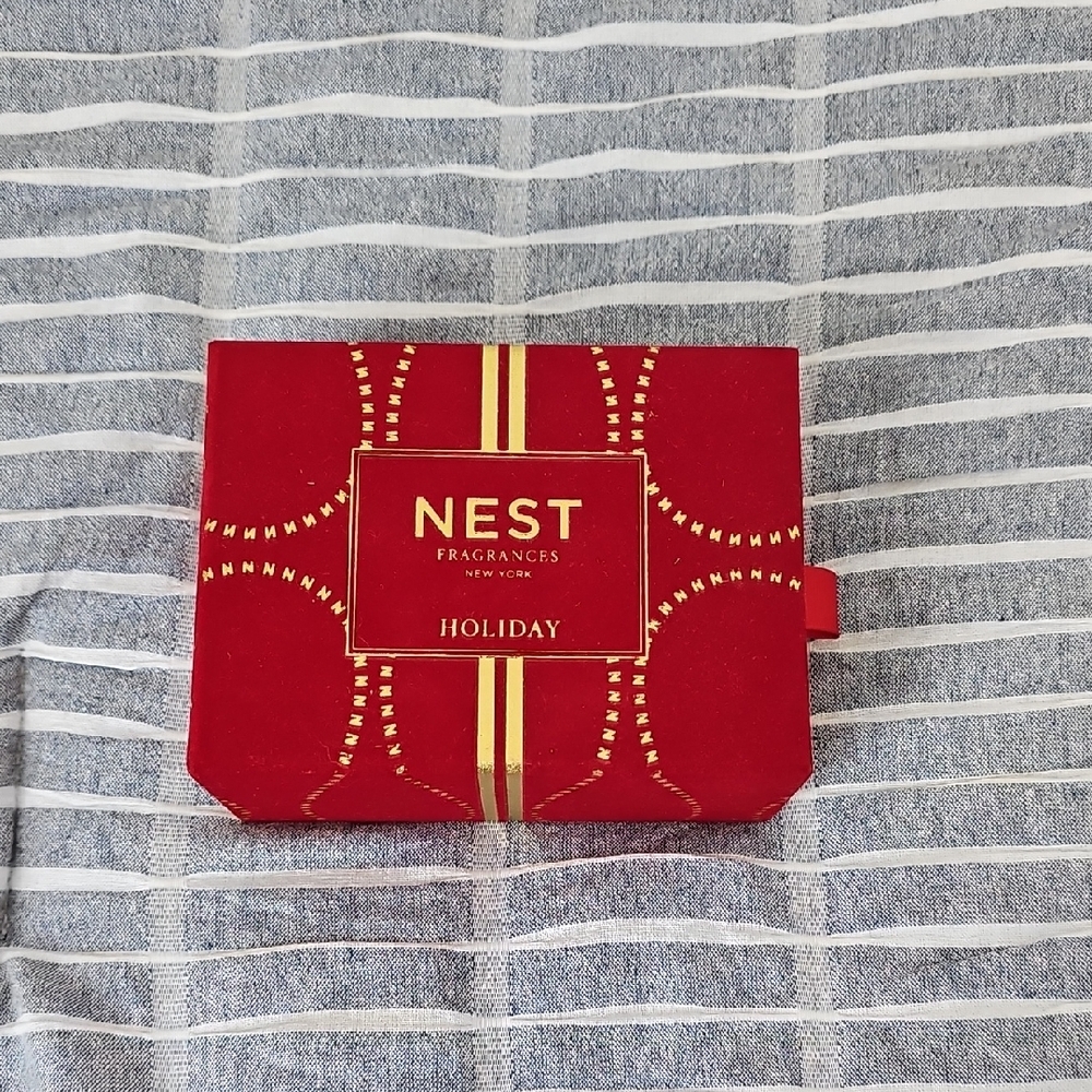 NEST Fragrances Limited Edition Festive Holiday Petite Candles Set